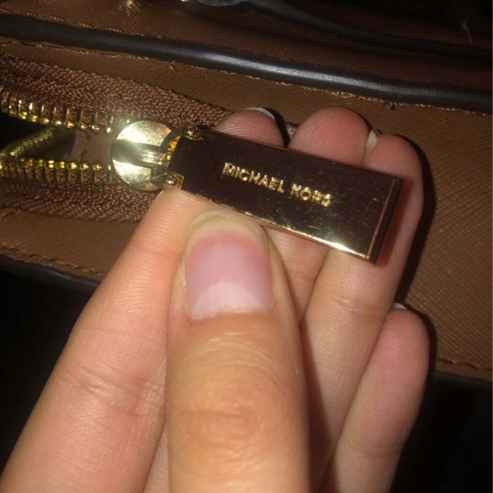 Micheal kors crossbody purse